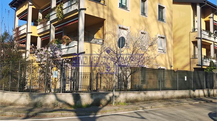 3 комнаты в Аренда в Cernusco sul Naviglio
